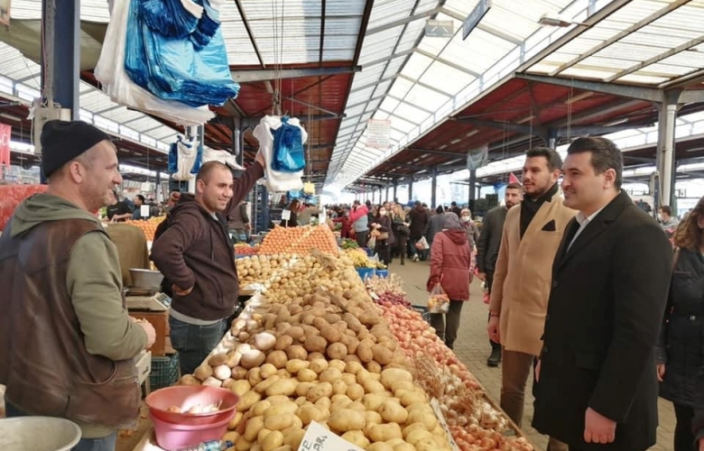 DEVA PARTİSİ CUMA PAZARINDA PAZARCI ESNAFINI ZİYARET ETTİ