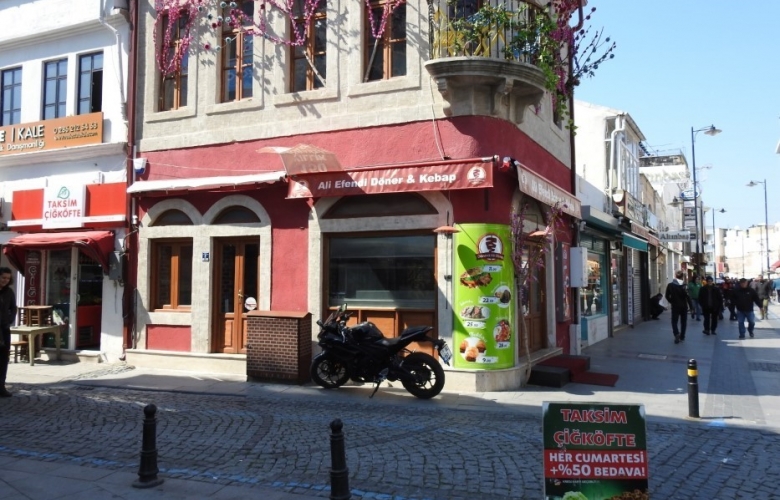ÇARŞI CADDESİ KAPANDI CORONAVİRÜS  TEHDİDİ İŞYERLERİNİ KAPATTI