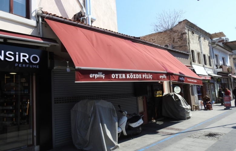ÇARŞI CADDESİ KAPANDI CORONAVİRÜS  TEHDİDİ İŞYERLERİNİ KAPATTI