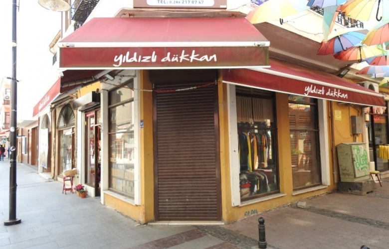 ÇARŞI CADDESİ KAPANDI CORONAVİRÜS  TEHDİDİ İŞYERLERİNİ KAPATTI