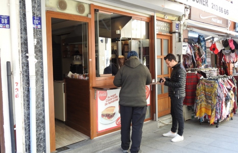 ÇARŞI CADDESİ KAPANDI CORONAVİRÜS  TEHDİDİ İŞYERLERİNİ KAPATTI