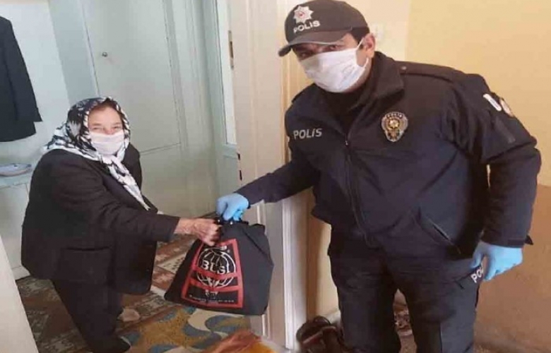 ÇANAKKALE'  DE 60 BİN MASKE DAĞITILDI