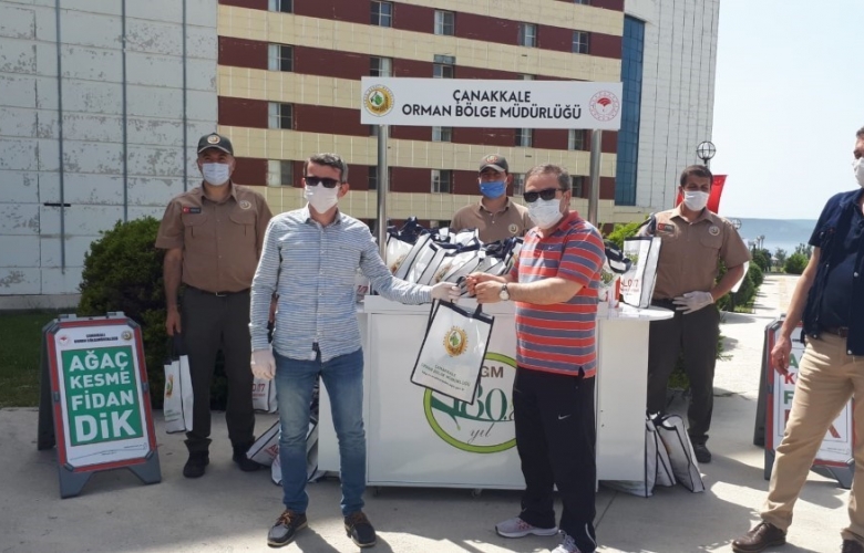 ÇANAKKALE KIZ YURDUNDA KARANTİNA SÜRECİ BİTEN MİSAFİRLERİMİZ İÇİN FİDAN DİKİMİ GERÇEKLEŞTİRİLDİ