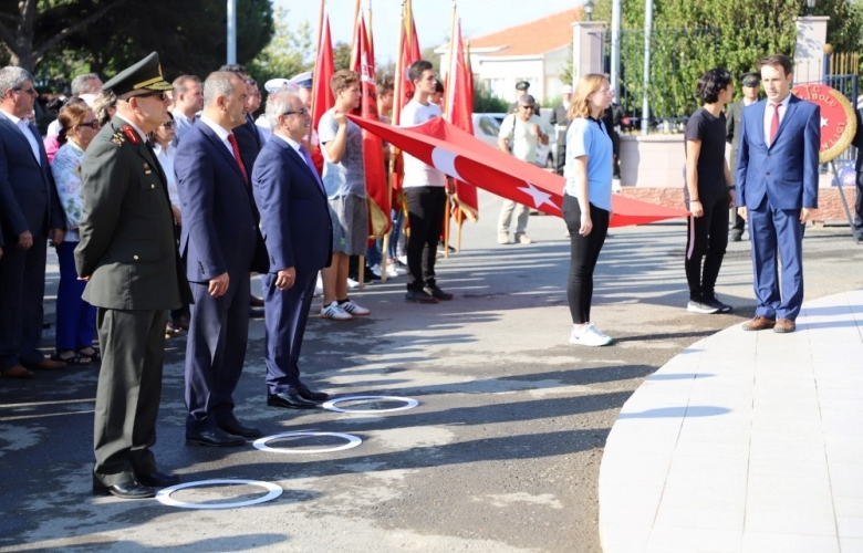 ÖZACAR “ATATÜRK,  104 YIL ÖNCE GELİBOLU  YARIMADASINDA DOĞAN BİR ÖNDERDİR.”