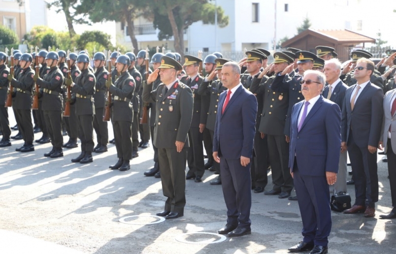 ÖZACAR “ATATÜRK,  104 YIL ÖNCE GELİBOLU  YARIMADASINDA DOĞAN BİR ÖNDERDİR.”