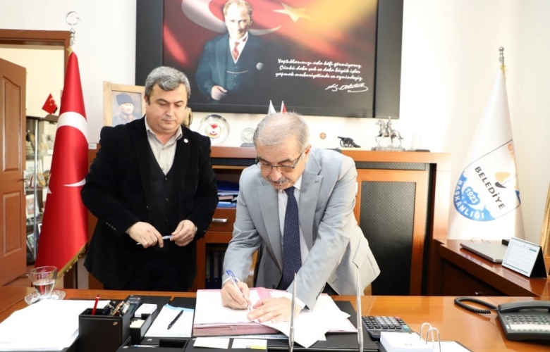 BAŞKAN ÖZACAR, MEMURLARLA ALTINCI SÖZLEŞMEYİ İMZALADI