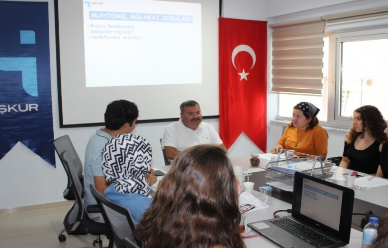 SOSYAL ÇALIŞMA ÖĞRENCİLERİNE İŞ KULÜBÜ EĞİTİMİ VERİLDİ