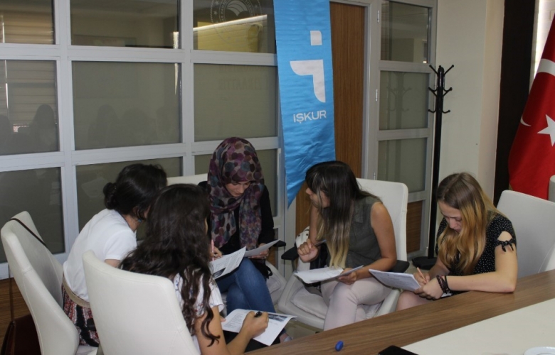 SOSYAL ÇALIŞMA ÖĞRENCİLERİNE İŞ KULÜBÜ EĞİTİMİ VERİLDİ