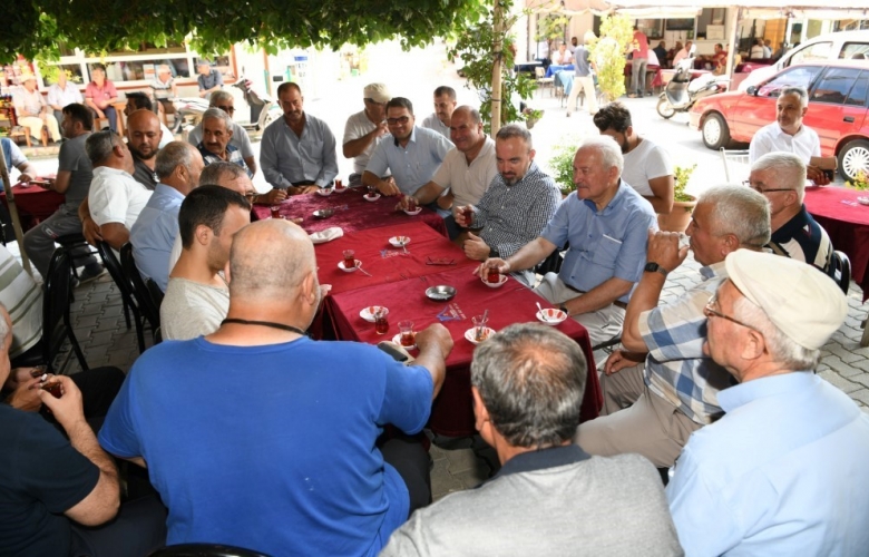 TURAN LAPSEKİDE HALK PAZARINI GEZDİ 