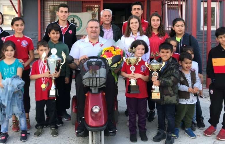  TAEKWONDO SPORCULARI' NDAN DÜNYA ŞAMPİYONU BURUNLULAR' A ANLAMLI ZİYARET