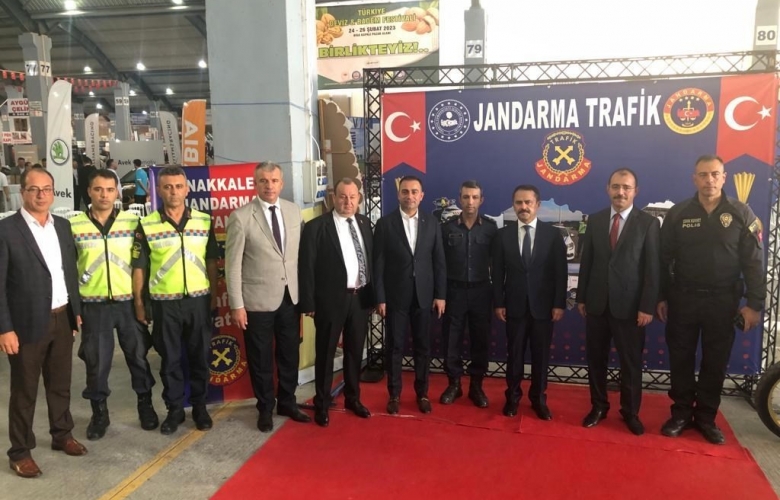 BİGA FUARINDA JANDARMADAN BİLGİLENDİRME FAALİYETİ