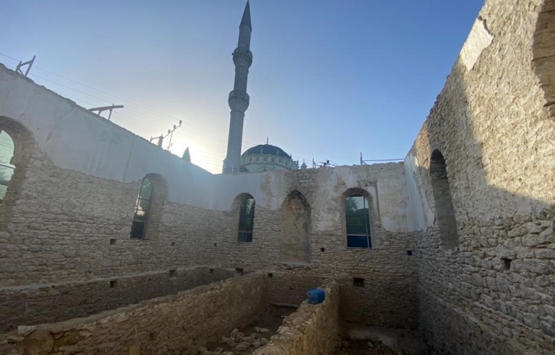 VALİ AKTAŞ ÇINARLI KÖYÜ TARİHİ CAMİİ RESTORASYONU ÇALIŞMALARININ İNCELEDİ