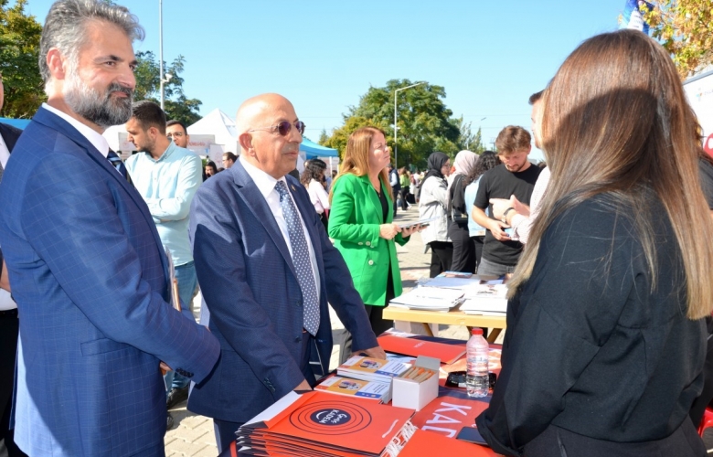 ÇOMÜ’DE GÜZ ŞENLİKLERİ GERÇEKLEŞTİRİLDİ
