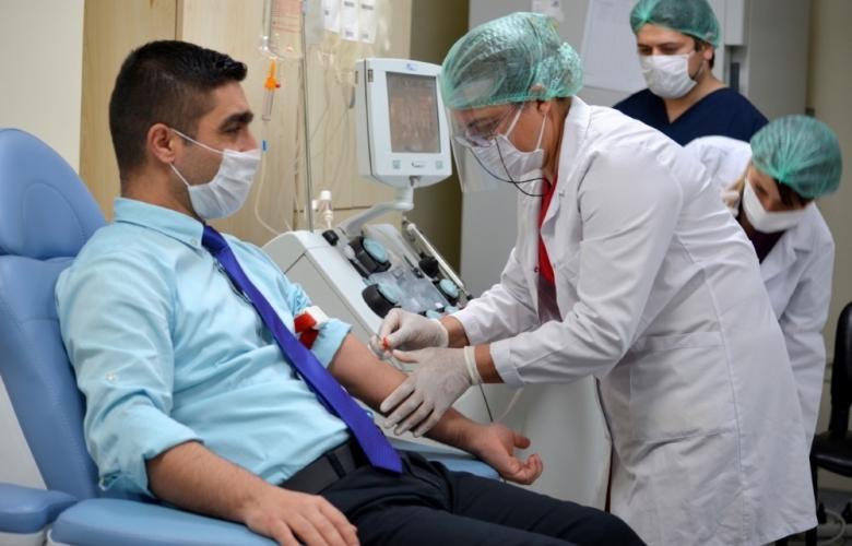 COVİD-19’U YENDİ TEDAVİ  İÇİN PLAZMA BAĞIŞI YAPTI