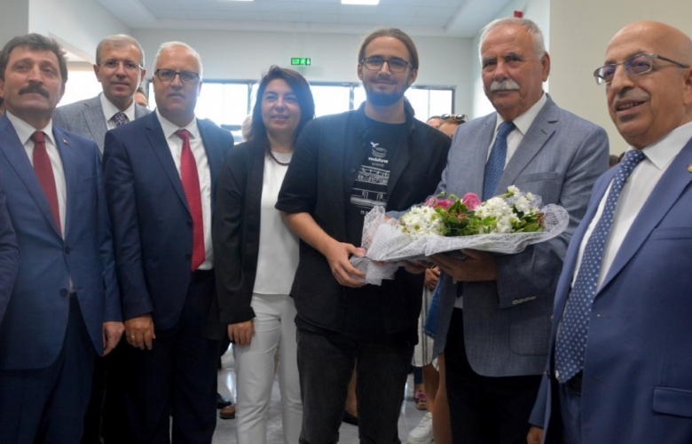 ÇOMÜ' DE 2019 - 2020 AKADEMİK YILI İLK ÖĞRENCİ KAYITLARI YAPILDI
