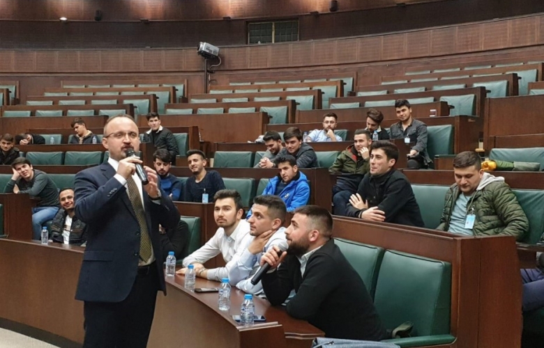 TURAN “ÜNİAK KENDİ ORTAMINDA DEĞER ÜRETEN, İDDA ORTAYA KOYAN BİR YAPI”