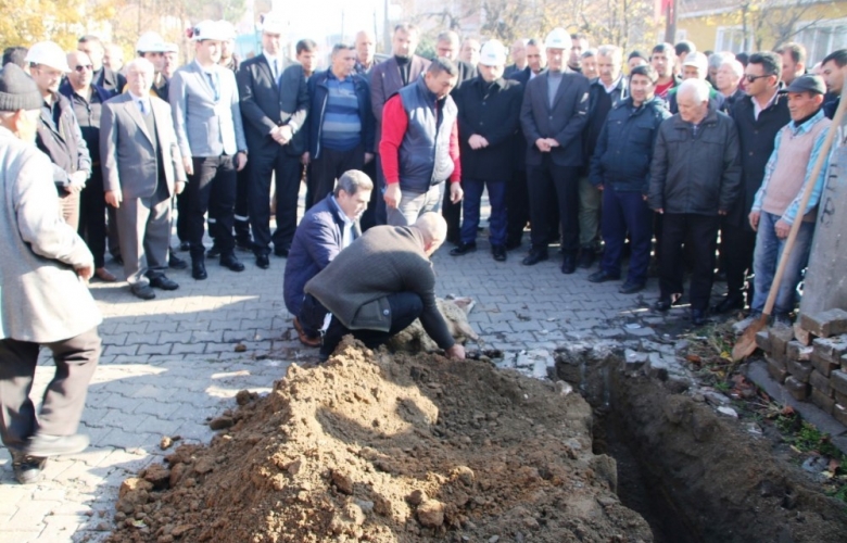 YENİCE' DE DOĞALGAZ ÇALIŞMALARI BAŞLADI