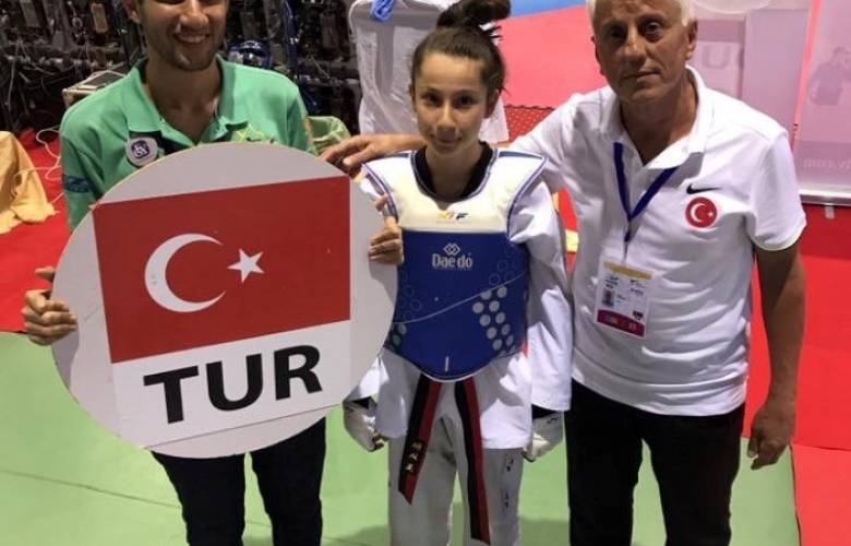 ÇANAKKALE' NİN TAEKWONDODAKİ GURURU ZEYNEP TAŞKIN BALKAN ŞAMPİYONU