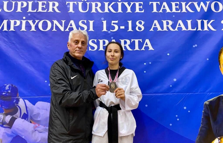 AVRUPA ŞAMPİYONU ÇANAKKALELİ MİLLİ SPORCUMUZ ZEYNEP TAŞKIN TÜRKİYE İKİNCİSİ OLDU