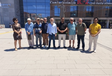 Çanakkale Belediyesi Önünde Tepki: "İşe İade Kararına Rağmen Göreve Başlatılmadım"