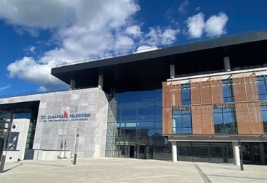 Çanakkale Belediyesi’nde İşten Çıkarılan Personel Davayı Kazandı: Gurur İzmirlioğlu Göreve İade Edildi